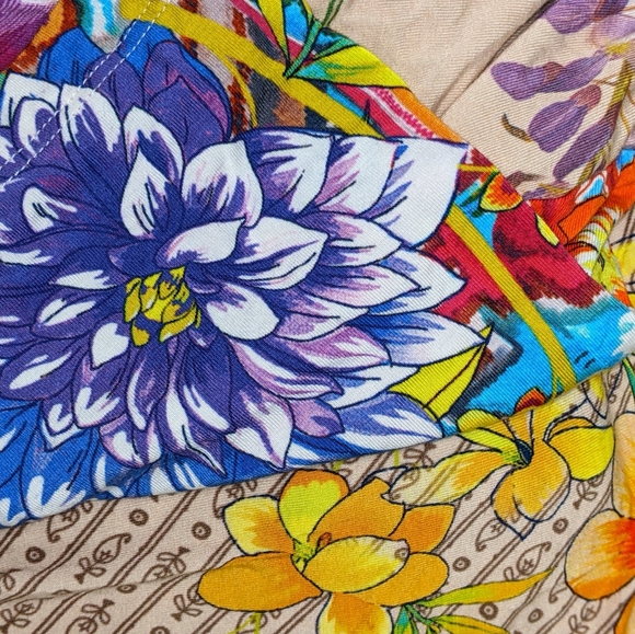 COPY - JOHNNY WAS BEAUTIFUL FLOWER COTTON SHORT SLEEVE TUNIC - Picture 3 of 4